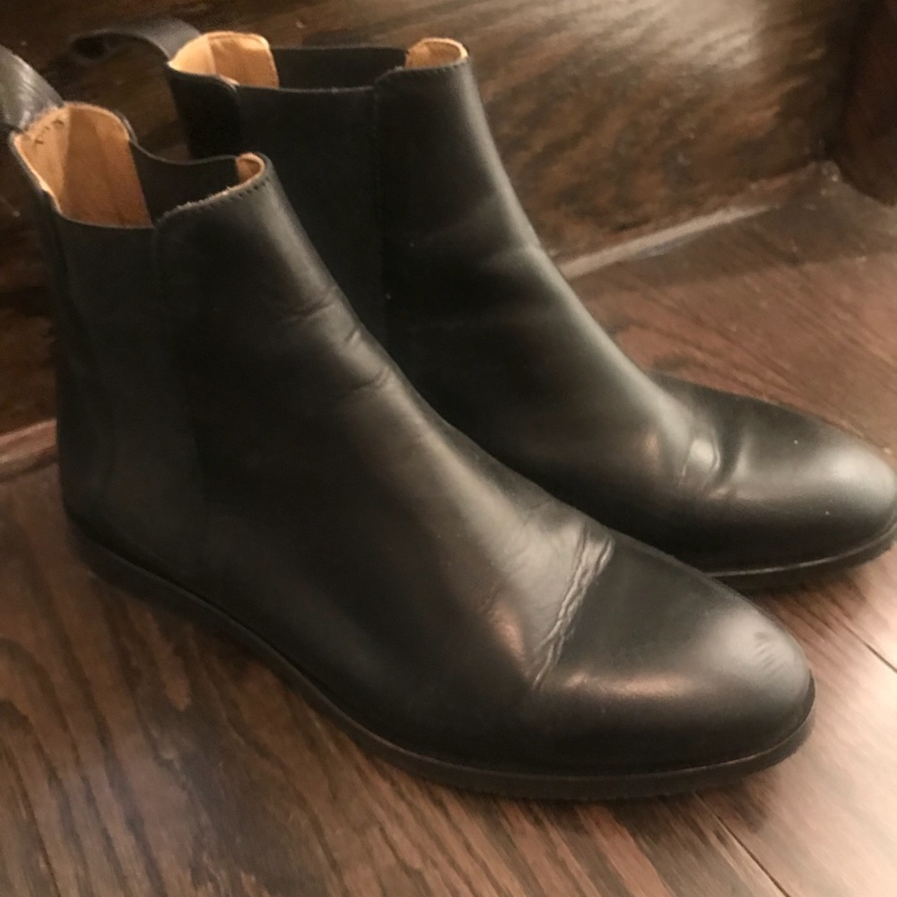 Everlane Chelsea boot